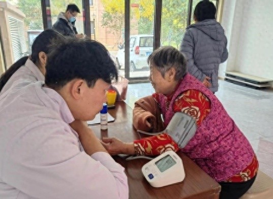 健康义诊进社区，服务居民零距离  第1张