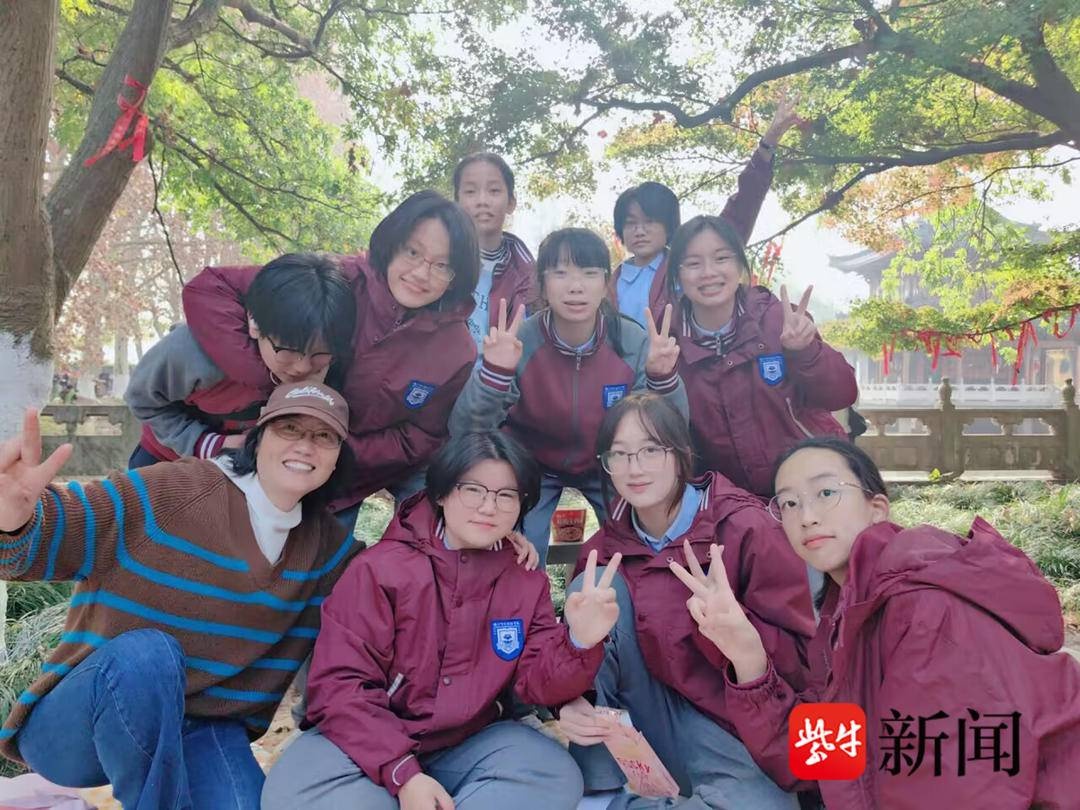 成长，从攀登开始！镇江外国语学校八年级师生焦山秋游，你参加了吗？  第2张