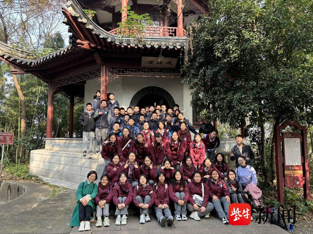 成长，从攀登开始！镇江外国语学校八年级师生焦山秋游，你参加了吗？  第3张