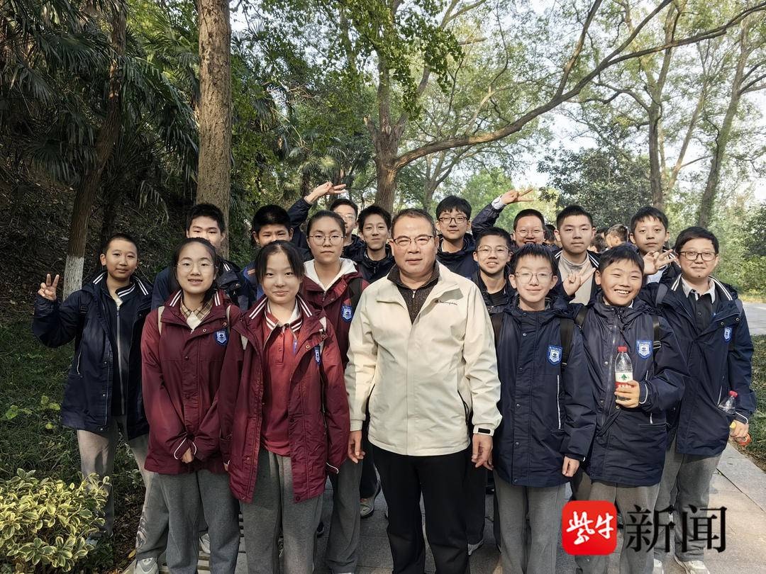 成长，从攀登开始！镇江外国语学校八年级师生焦山秋游，你参加了吗？  第7张