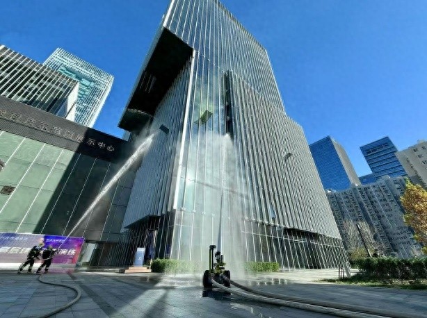 丽泽商务区 13 栋超高层建筑同步演练，全力保障高层建筑灭火救援工作  第1张