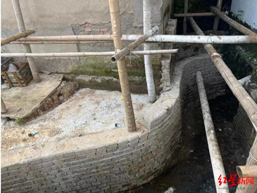 安徽一村民自建房墙基下沉墙壁开裂，原因竟是……  第1张