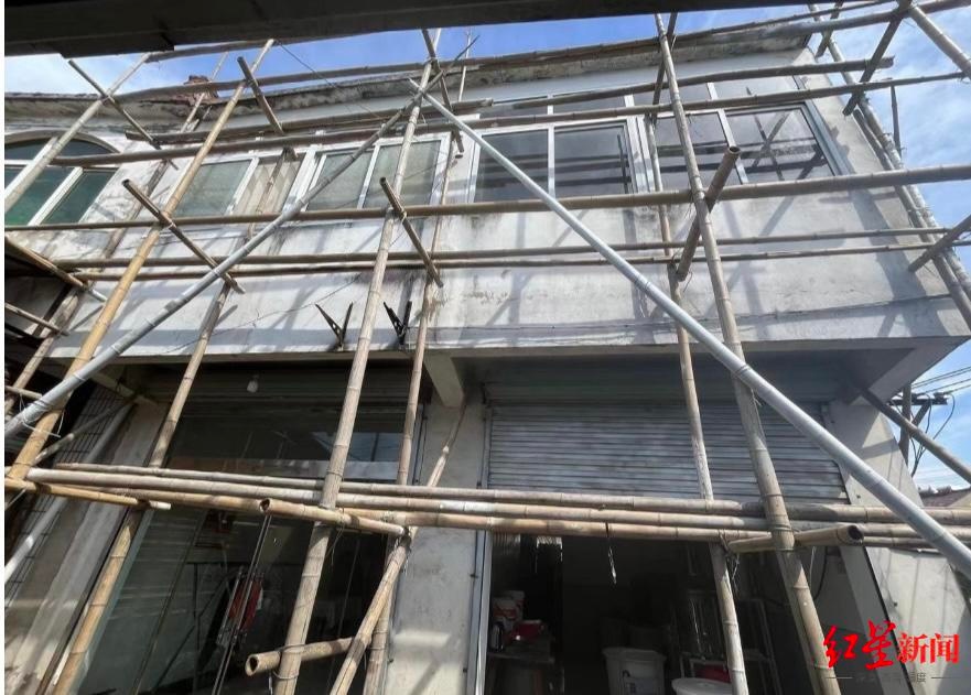 安徽一村民自建房墙基下沉墙壁开裂，原因竟是……  第2张