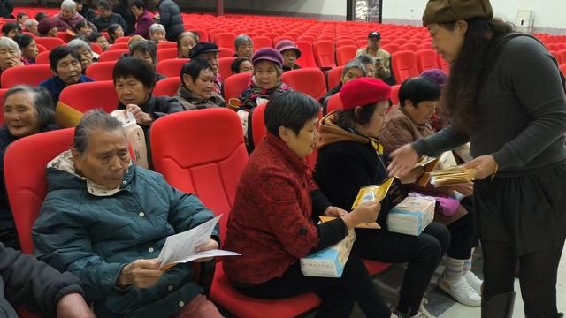 免费发放黄手环！关爱老人，预防走失，为家庭和谐与社会稳定保驾护航  第2张