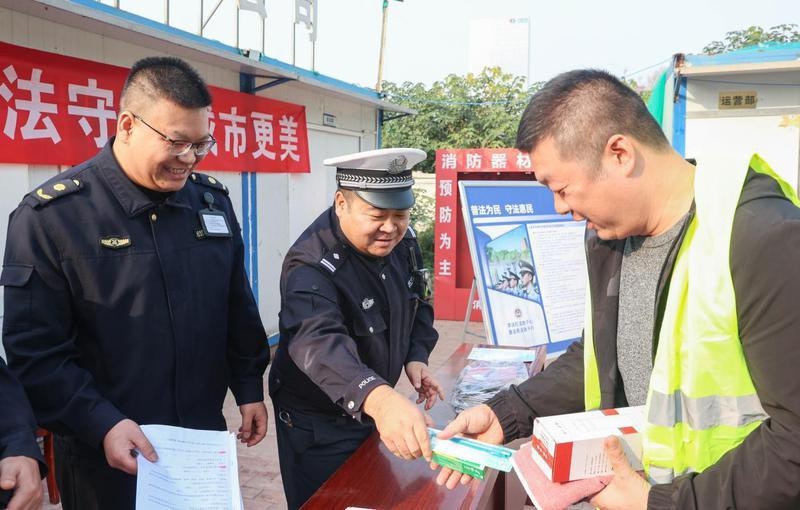 西安浐灞国际港城管执法局联合多部门开展普法宣传活动，你知道吗？  第2张