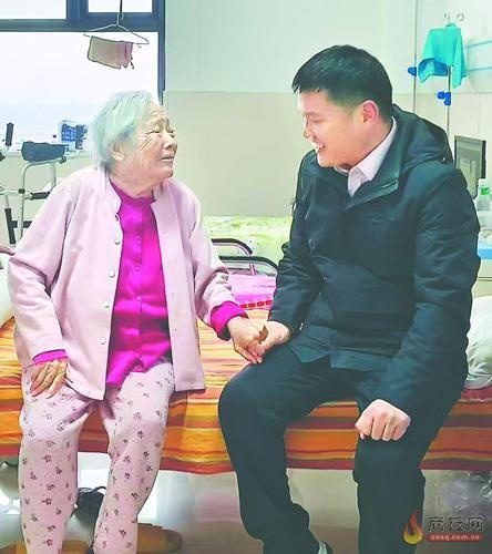 94岁老人肛门出血，医生家访展现医者仁心，术后恢复情况如何？