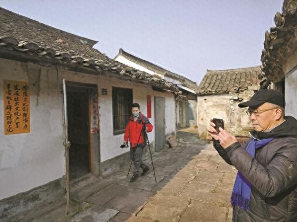 陈逸飞胞弟陈逸鸣返乡祭祖，揭秘艺术家出生地，宁波或将新增文旅打卡点  第1张