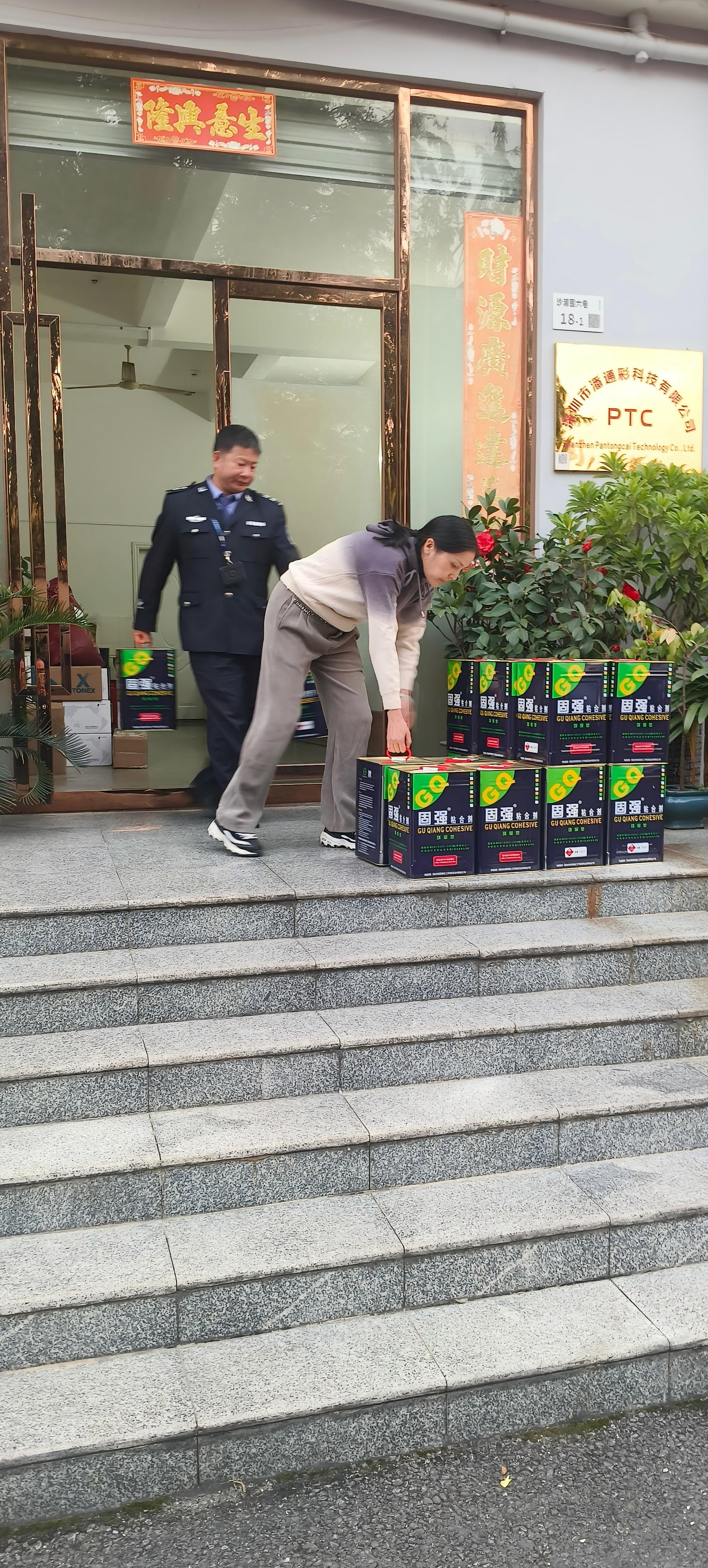 惊！网格员巡查发现违规存储易燃危险品，30桶303胶沾剂险酿大祸  第3张