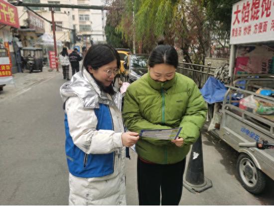 揭秘电信诈骗：网格员深入社区，教你如何精准防范，守护万家安全