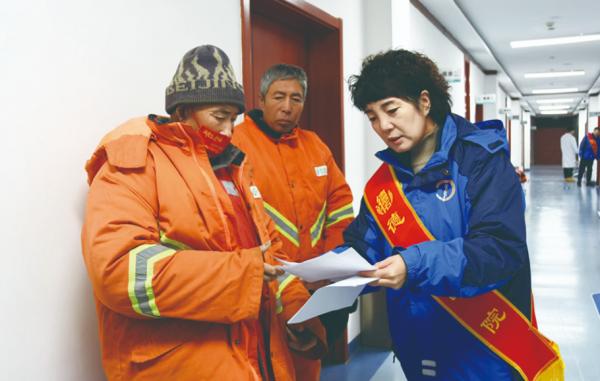 68岁环卫工首次体检，公益协会与医院联手送健康大礼，温暖人心  第2张