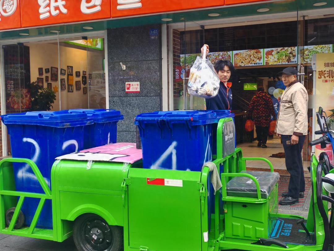 新沂市城管局创新垃圾收运模式，商家赞不绝口：环境整洁了，效率提升了  第1张