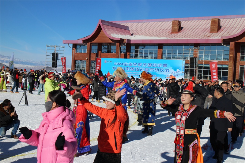 祁连山滑雪场盛大开板！2024冬季冰雪运动狂欢，你准备好了吗？  第5张