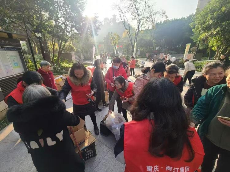 从随手扔到随手分：退休阿姨如何用爱心改变小区垃圾分类现状  第2张