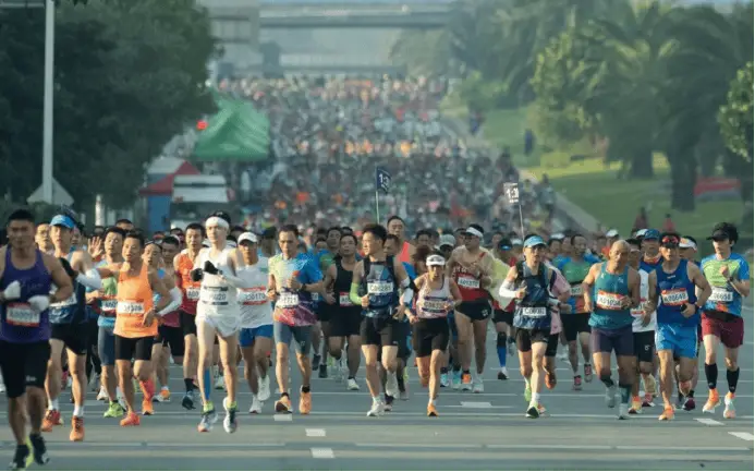 东莞马拉松重磅回归！16个行业跑团齐聚，重温奋斗之路，见证双万之城的速度与激情  第5张