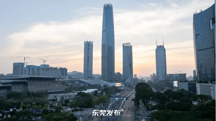 东莞马拉松重磅回归！16个行业跑团齐聚，重温奋斗之路，见证双万之城的速度与激情  第8张
