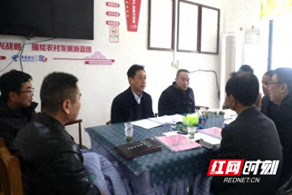 新田县长黄永英深入乡村调研：如何通过创新帮扶模式助力村民增收致富？