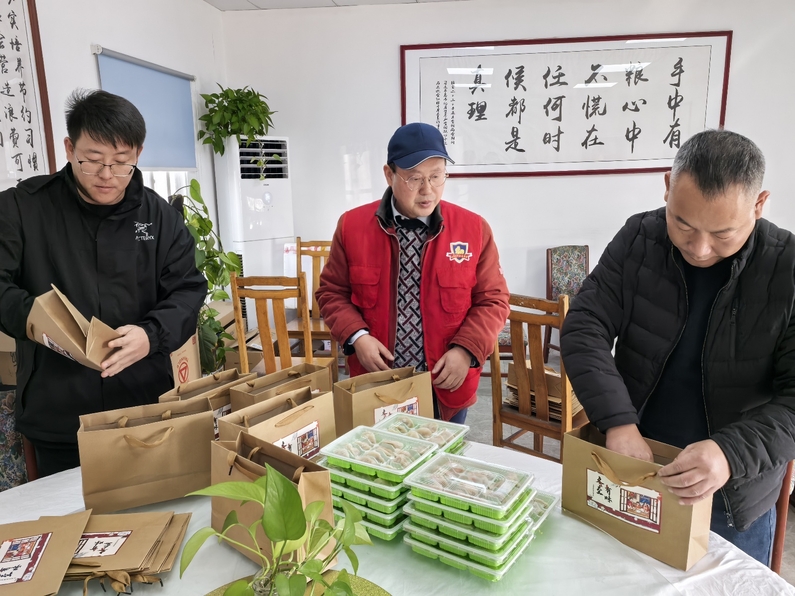 冬至暖心聚会：龙潭村饺子宴，温暖冬日里的团圆时刻  第4张