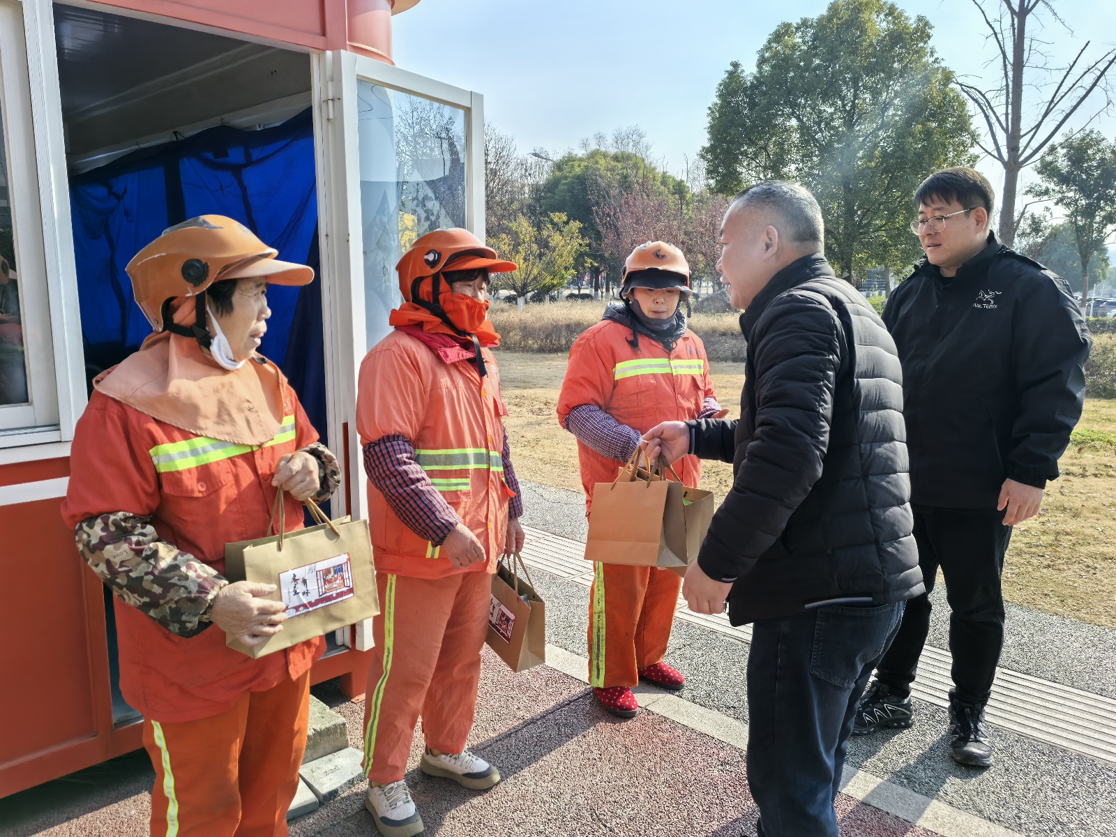 冬至暖心聚会：龙潭村饺子宴，温暖冬日里的团圆时刻  第5张