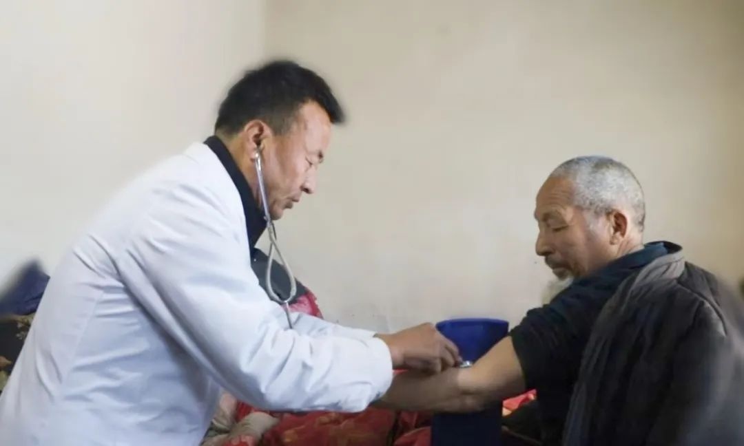 揭秘乡村医生的日常：他们如何用双脚丈量健康之路？  第12张