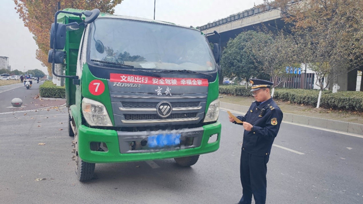 揭秘渣土运输黑幕：如何从源头杜绝违规行为，保障城市道路安全？