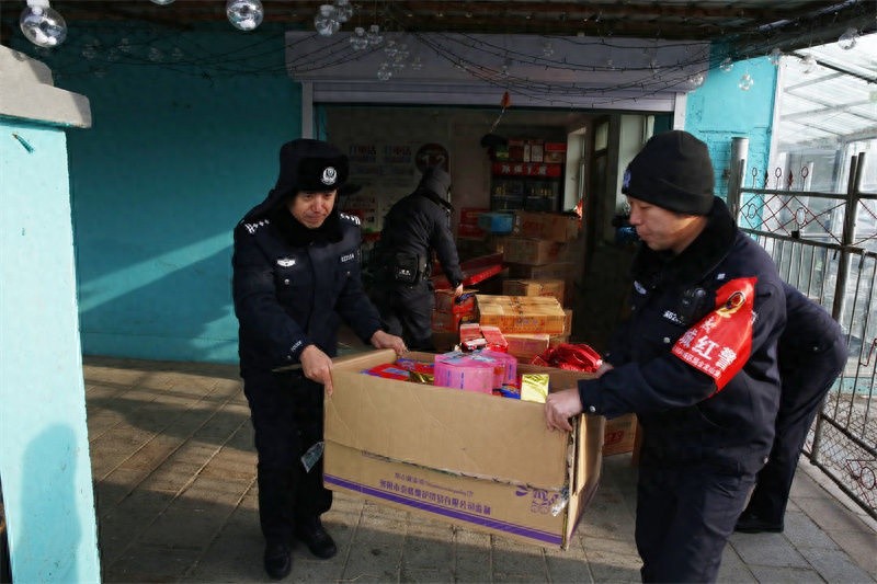 哈尔滨警方800次清查行动，烟花爆竹零容忍，确保节日安全稳定  第1张