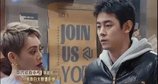 高铁上纪凌尘假装看书玩手机？真相竟是书中有句特别好的话  第3张