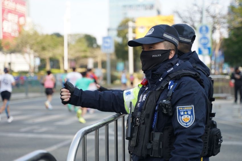 东莞马拉松背后的守护者：5000警力与3000保安的凌晨备战，只为你的安全奔跑  第3张