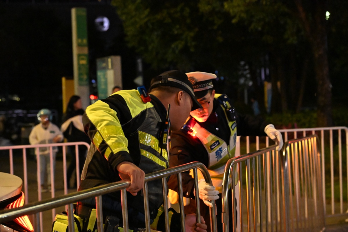 东莞马拉松背后的守护者：5000警力与3000保安的凌晨备战，只为你的安全奔跑  第5张