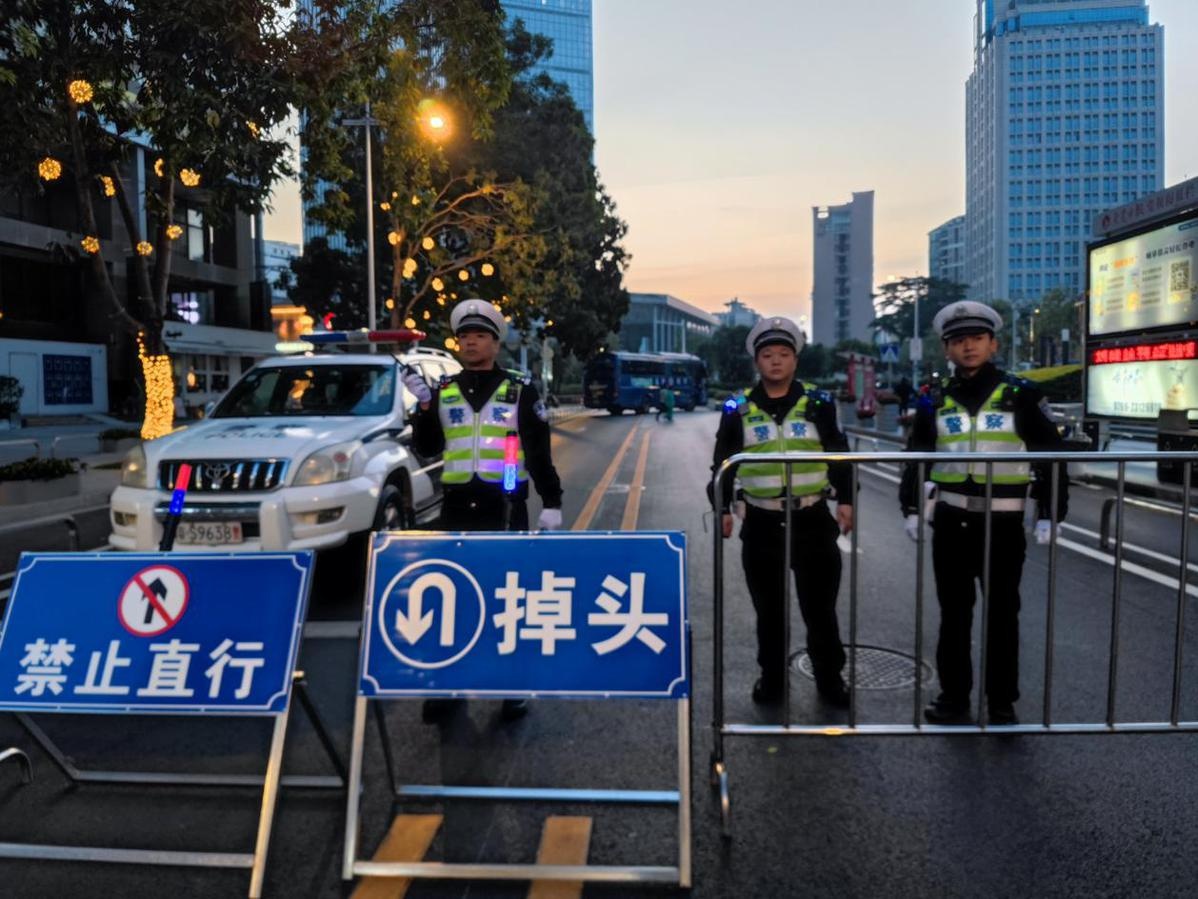 2024东莞马拉松震撼来袭！22000名跑者齐聚，东莞交警全力护航，赛事安全有保障  第3张