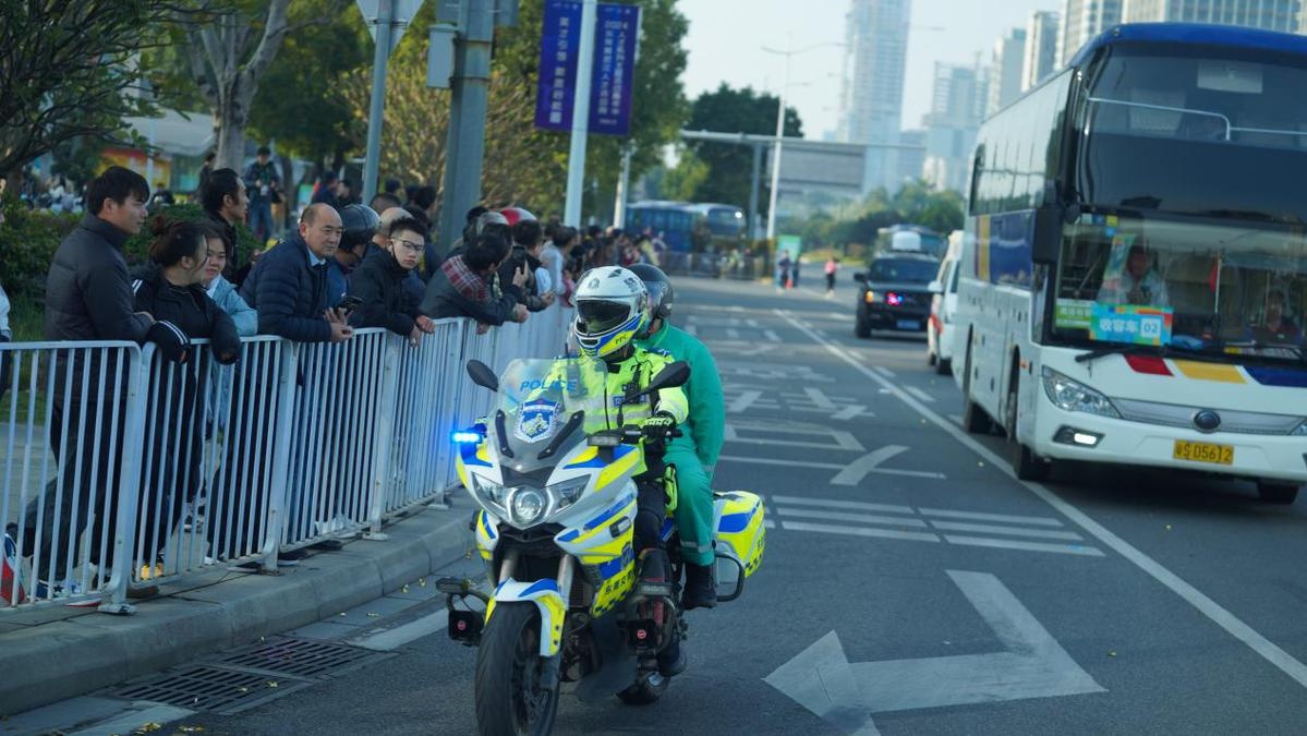 2024东莞马拉松震撼来袭！22000名跑者齐聚，东莞交警全力护航，赛事安全有保障  第4张