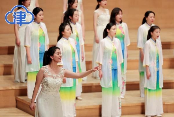 南开大学2025新年音乐会：千人共聚，歌声中的新年序曲震撼上演  第15张
