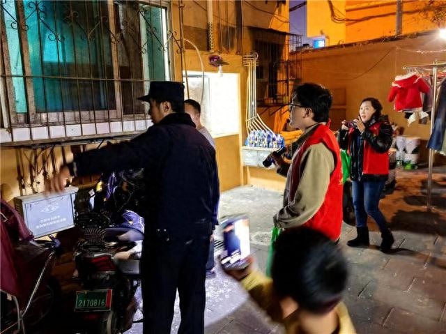惊！老旧小区飞线充电隐患大，社区联合派出所紧急整治行动曝光