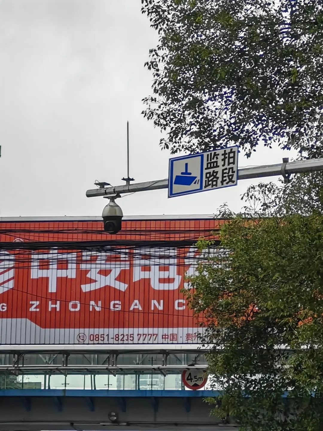 中山西路出租车占道候客，市民疾呼：拥堵何时休？  第2张
