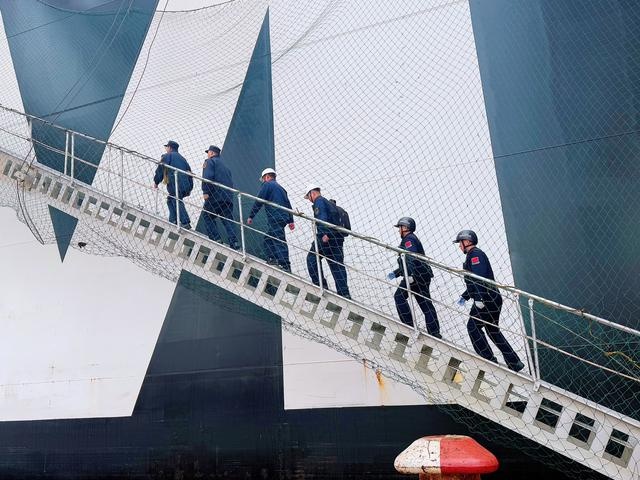 宁波舟山港首次跨港区LNG加注，浙江国际船舶服务能力大突破  第4张