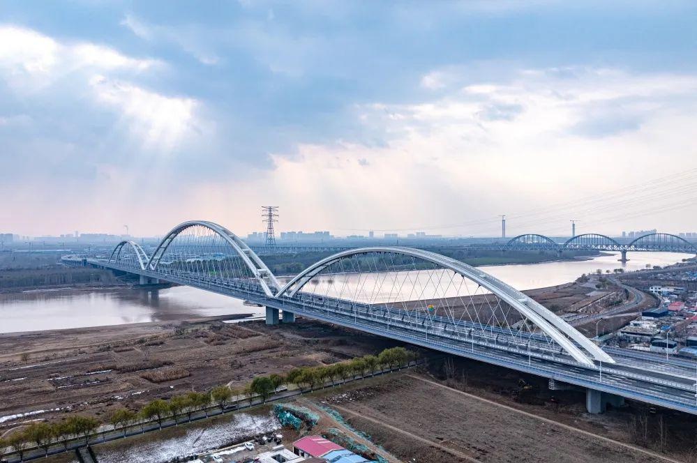 济南黄河大桥新桥通车满月，车流量突破120万，城市发展新引擎启动  第4张