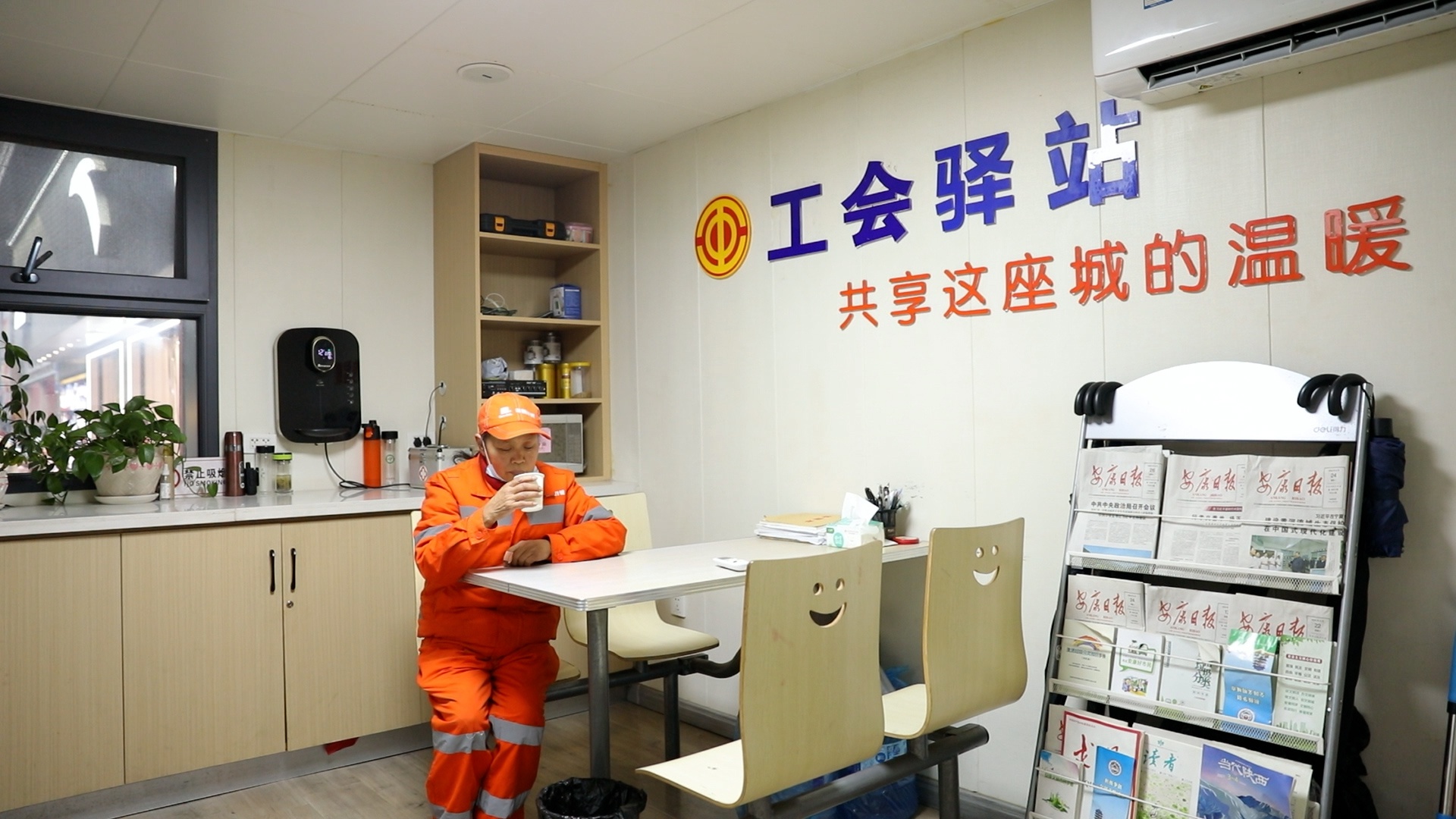 快递小哥的温暖港湾：工会驿站，让寒冬不再寒冷  第2张