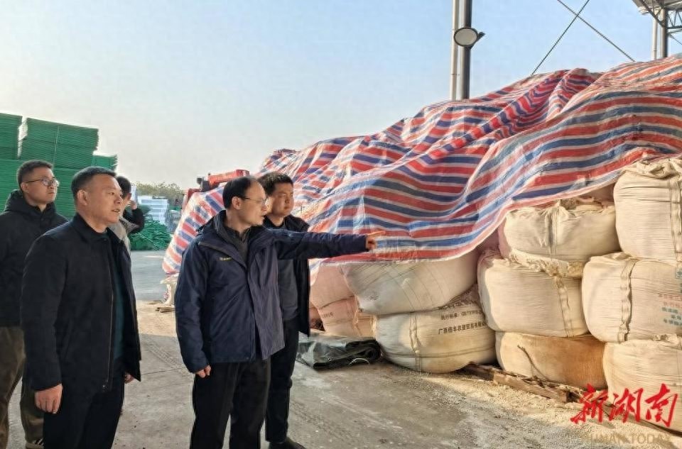 寒潮来袭！湖南公路事务中心紧急行动，确保冬季道路畅通无阻