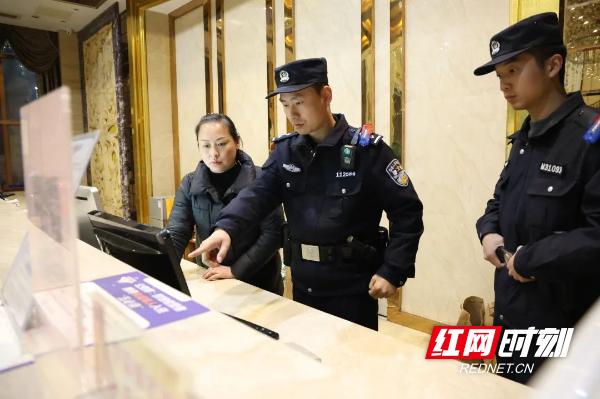 守护潇湘2024·冬季严打行动：警灯点亮万家灯火，安全感看得见  第2张