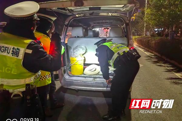 守护潇湘2024·冬季严打行动：警灯点亮万家灯火，安全感看得见  第5张