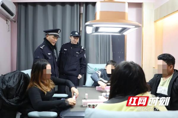 守护潇湘2024·冬季严打行动：警灯点亮万家灯火，安全感看得见  第8张