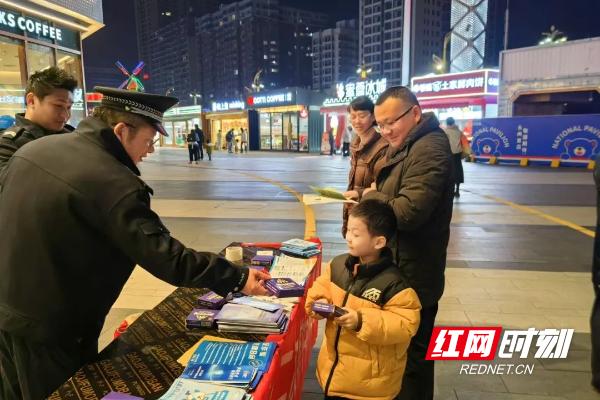 守护潇湘2024·冬季严打行动：警灯点亮万家灯火，安全感看得见  第10张