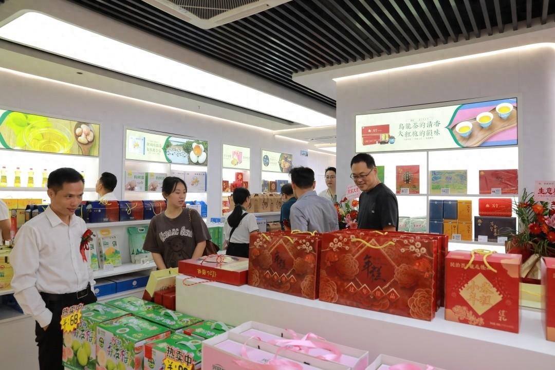 广州首家廉江乡村振兴农特产品专营店开业，让你在家门口品尝地道土特产  第1张