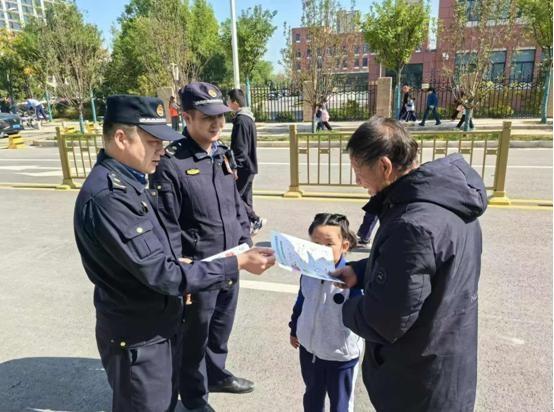 浐灞国际港城管局：用行动守护学生安全，打造校园周边安全有序环境  第2张