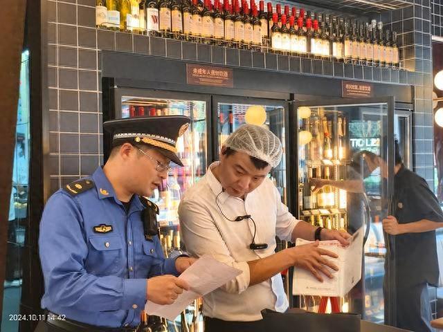 垃圾分类检查：小区垃圾转运竟出现这种错误  第1张