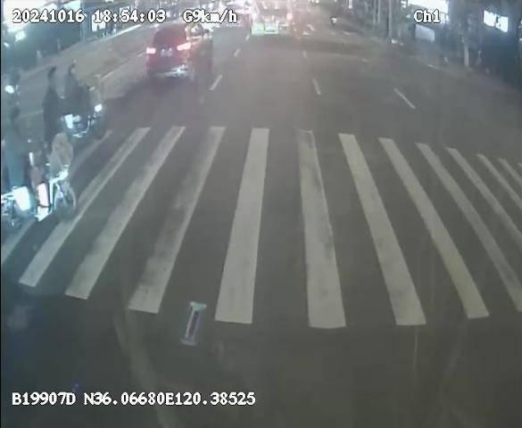 12 路公交司机李滨，用行动诠释 4+5 公交亲情服务，感动乘客获点赞  第3张