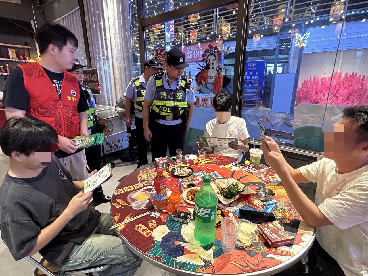 60 人次警力出动！崇左警方开展地毯式禁毒宣防行动，守护无毒家园  第2张
