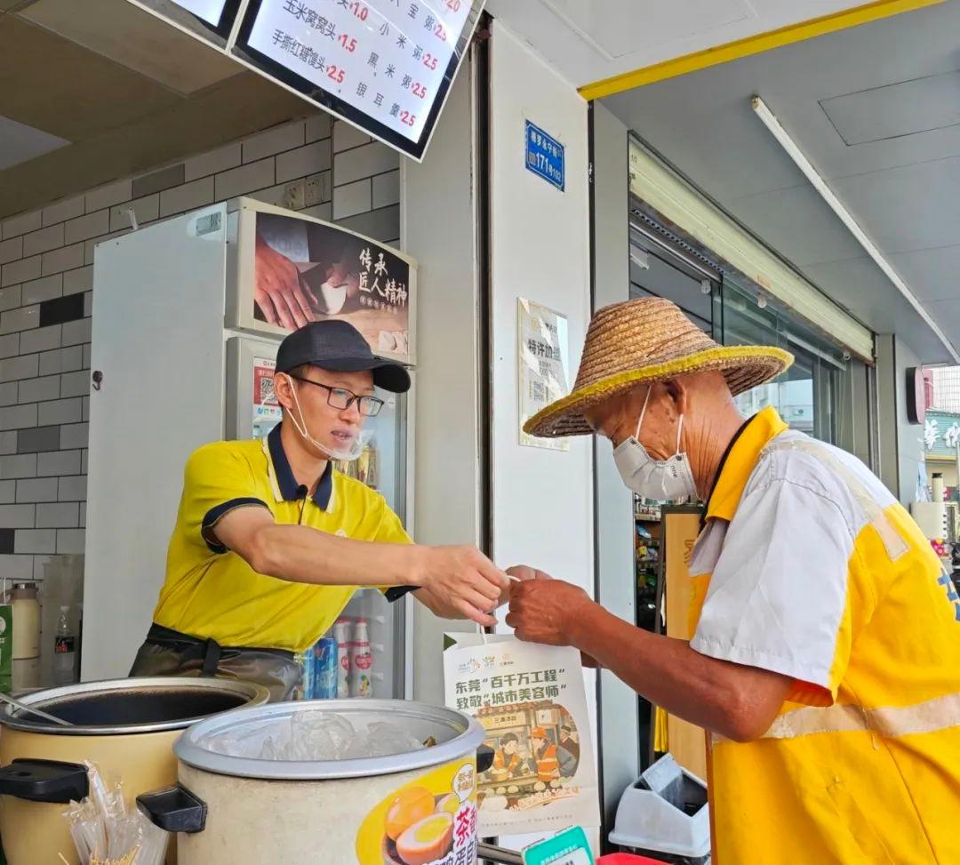 三年如一日，樟木头这家包子店老板的举动，温暖了整座城市  第2张