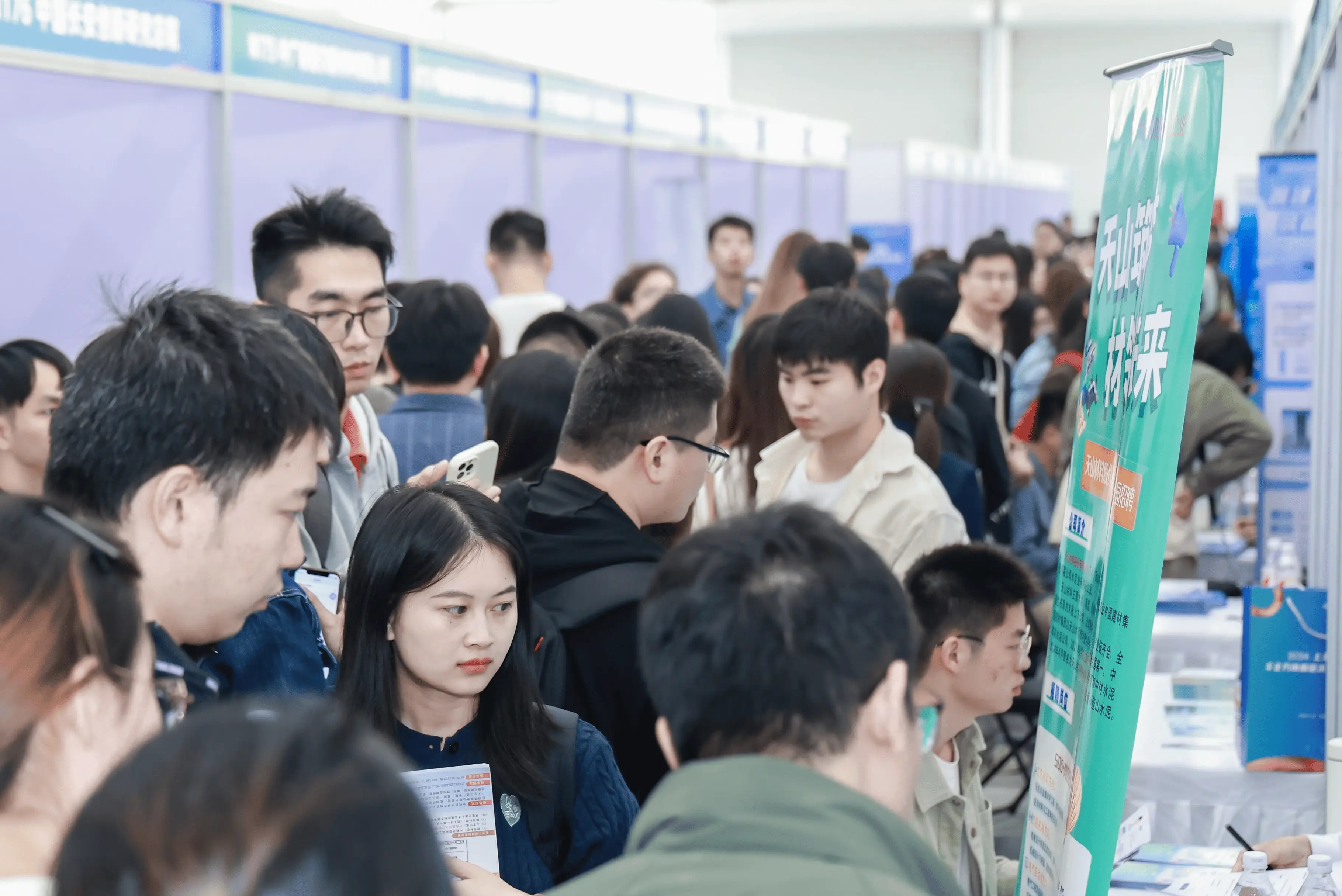 2024 上海首届千企万岗高层次人才交流会盛大举行，800 家企业等你来