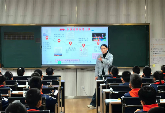 坊子区第二实验学校举行第五届课堂节，名师领航精品课展示活动，90 余人参与  第3张