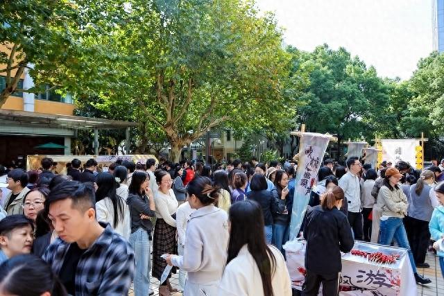陆家嘴软件园国风游园会：传统技艺齐聚，首场人流量突破 1500 人次  第1张